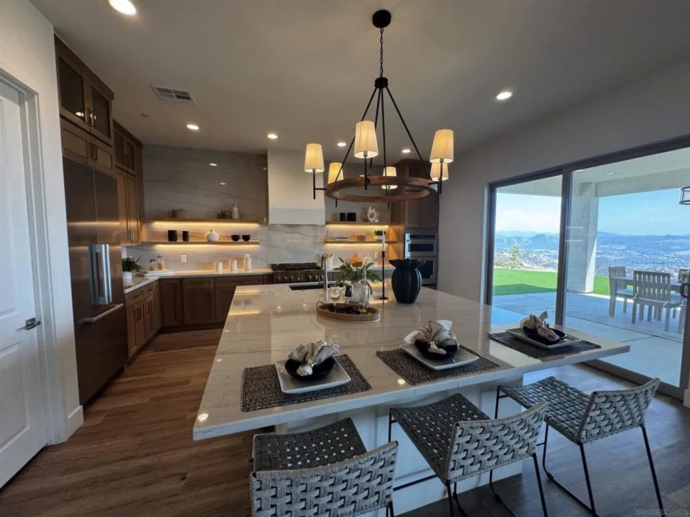 11631 Via Trevi Lakeside, CA 92040