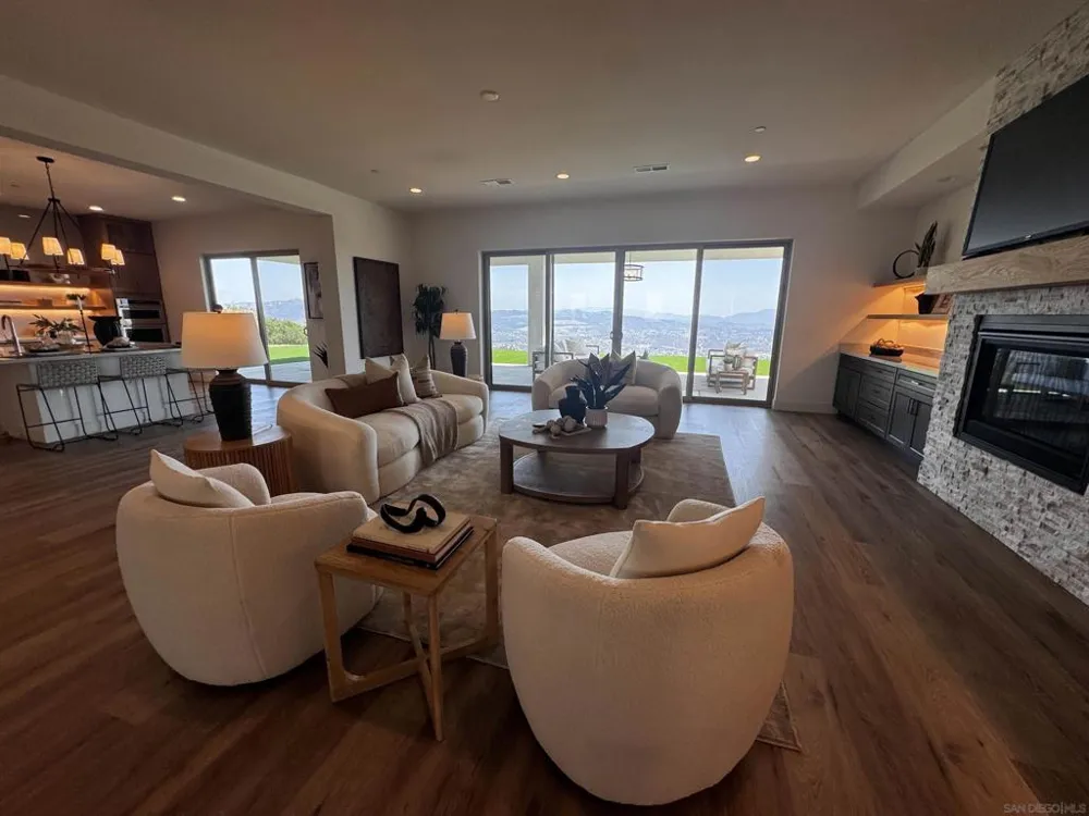 11631 Via Trevi Lakeside, CA 92040