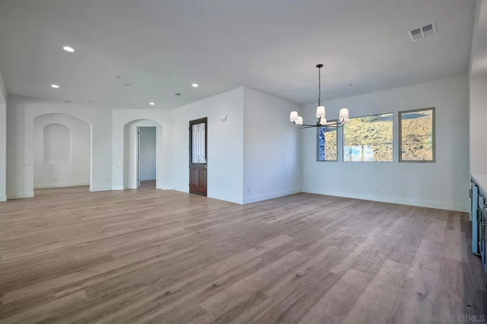 11631 Via Trevi Lakeside, CA 92040