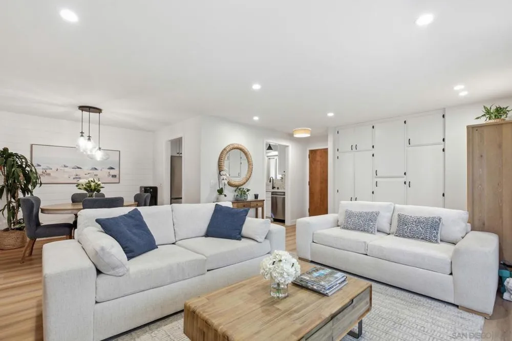 858 E Ave Coronado, CA 92118