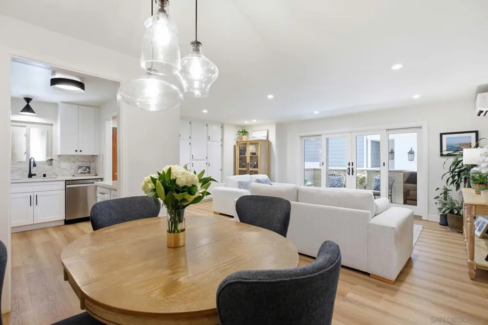 858 E Ave Coronado, CA 92118