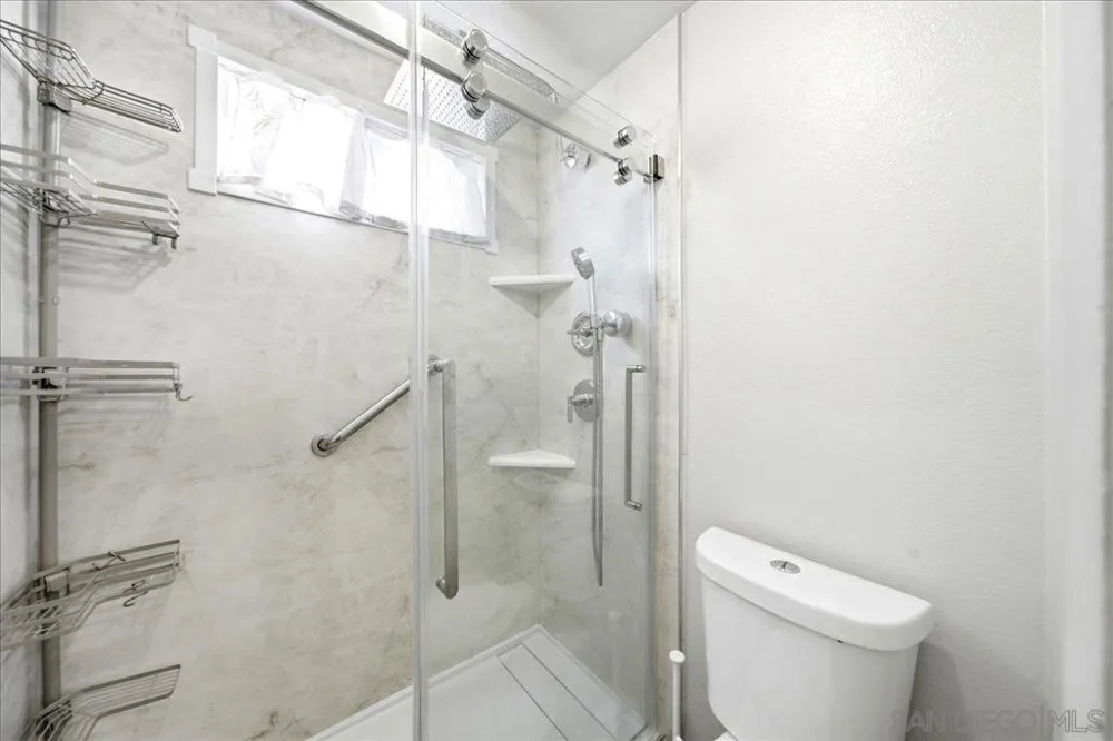 6015 Paseo Salinero Carlsbad, CA 92009