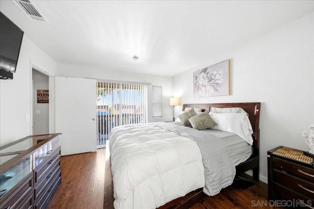 6015 Paseo Salinero Carlsbad, CA 92009