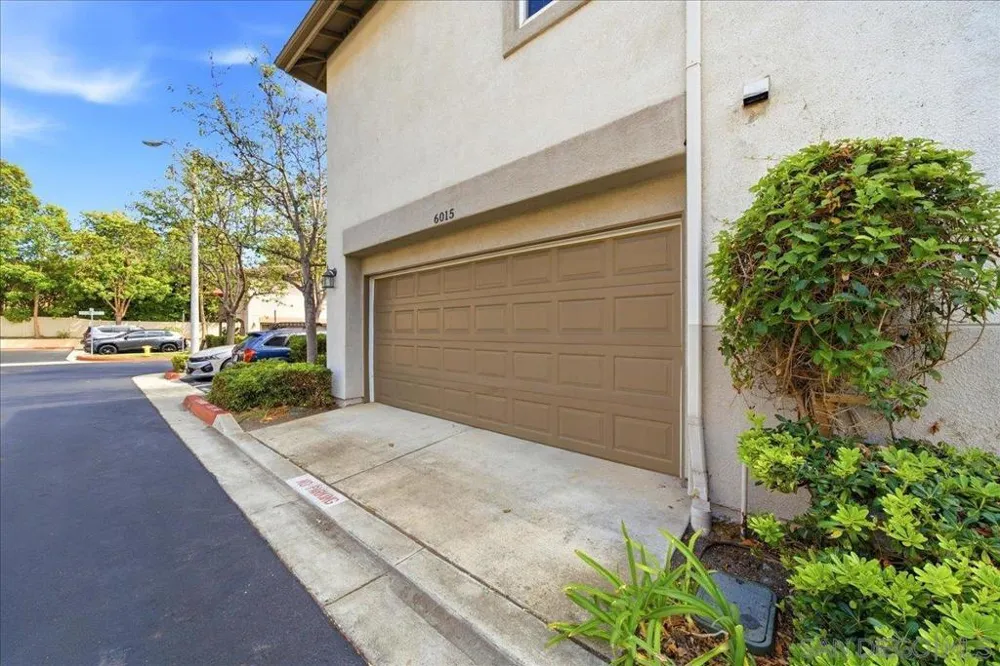 6015 Paseo Salinero Carlsbad, CA 92009