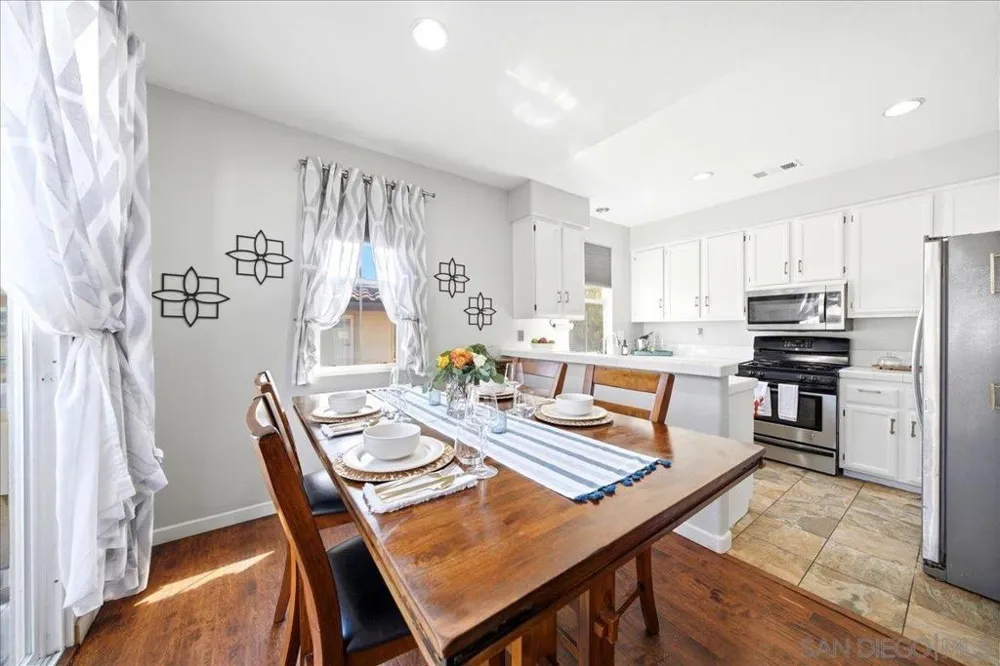 6015 Paseo Salinero Carlsbad, CA 92009