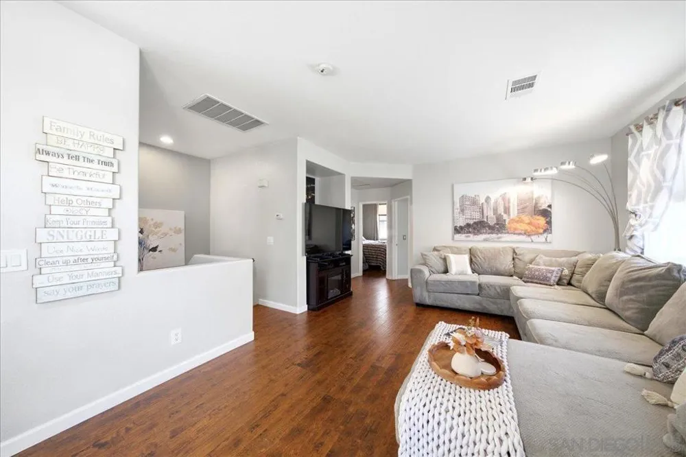 6015 Paseo Salinero Carlsbad, CA 92009
