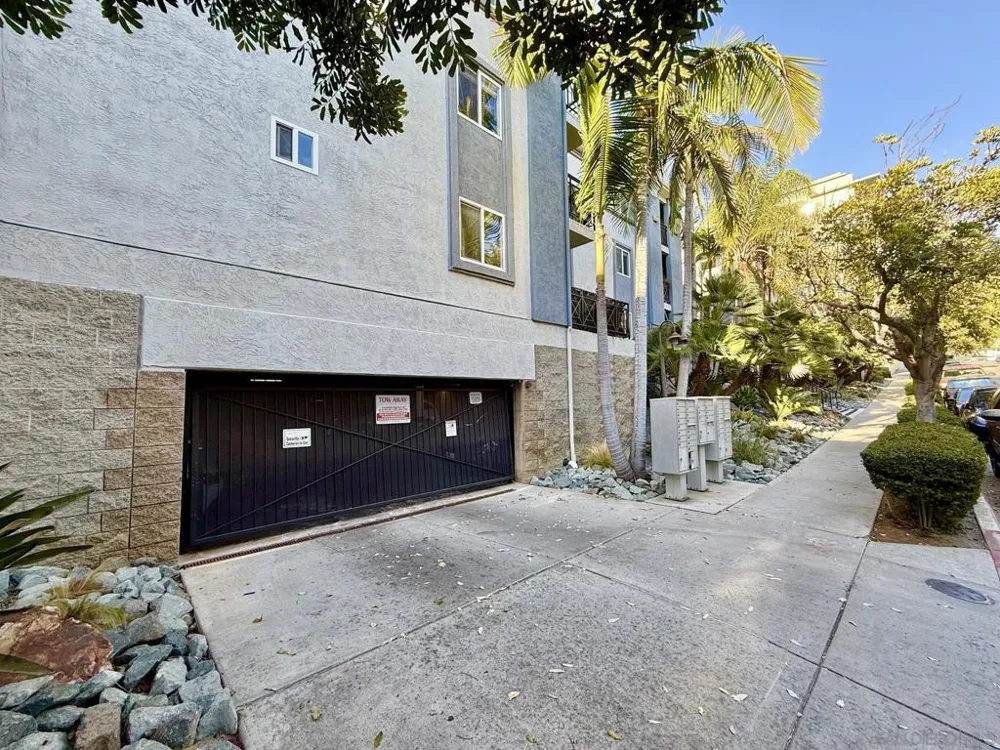 1756 Essex St #305 San Diego, CA 92103