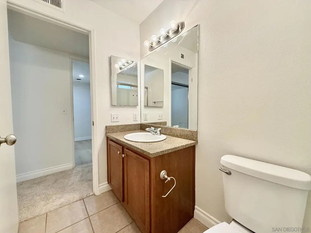1756 Essex St #305 San Diego, CA 92103