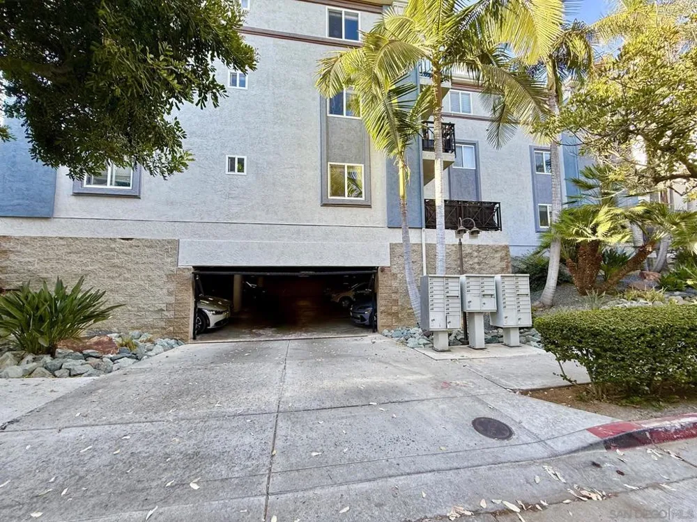 1756 Essex St #305 San Diego, CA 92103