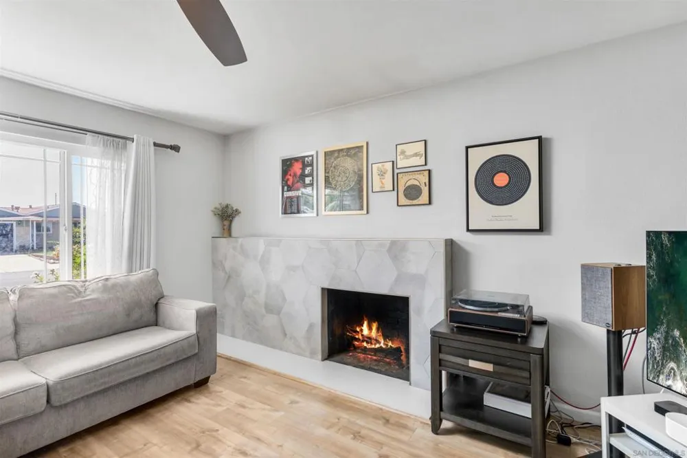 10056 Woodpark Santee, CA 92071