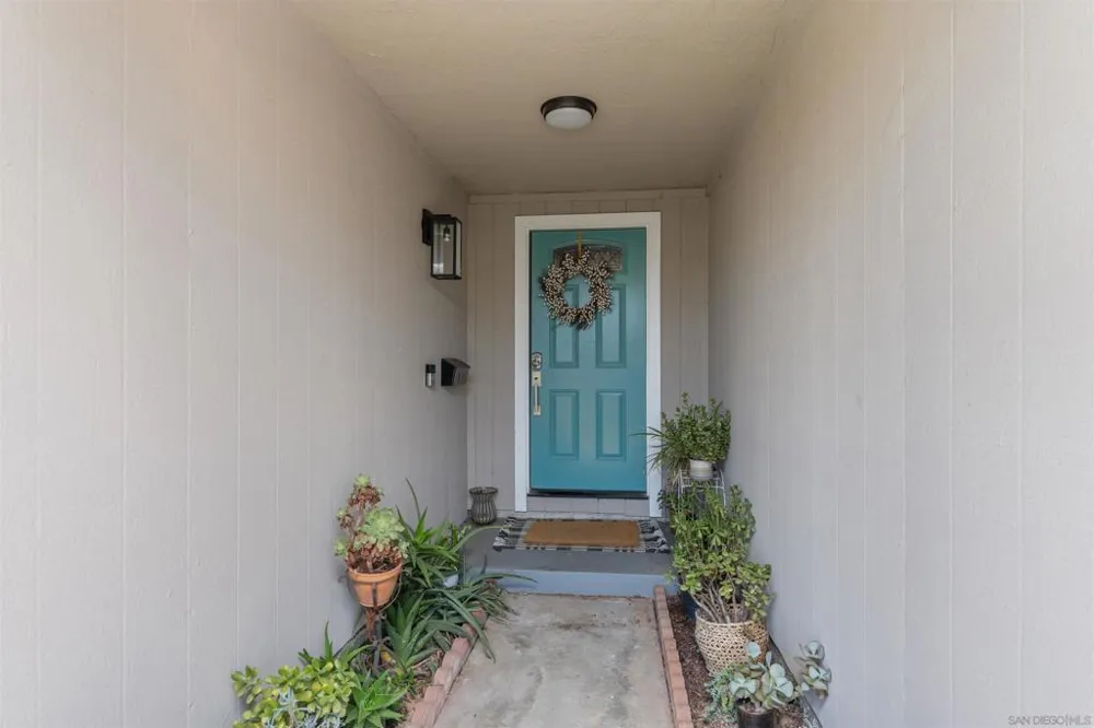 10056 Woodpark Santee, CA 92071