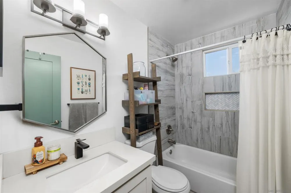 10056 Woodpark Santee, CA 92071