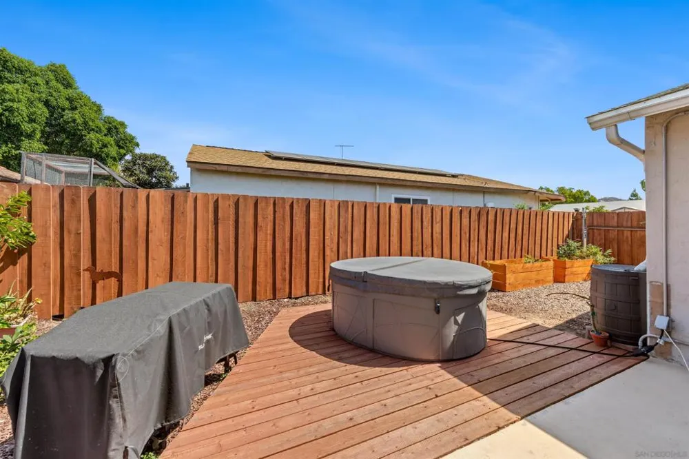 10056 Woodpark Santee, CA 92071