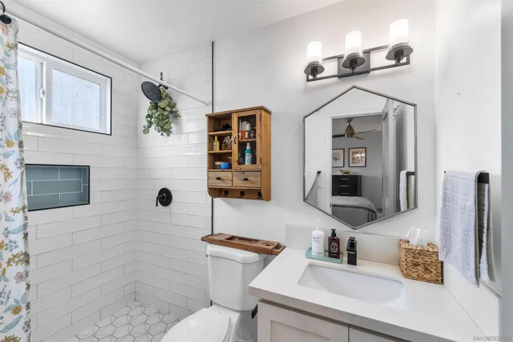 10056 Woodpark Santee, CA 92071