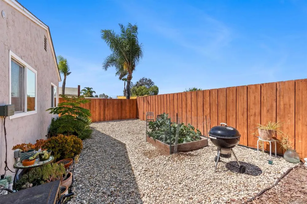10056 Woodpark Santee, CA 92071