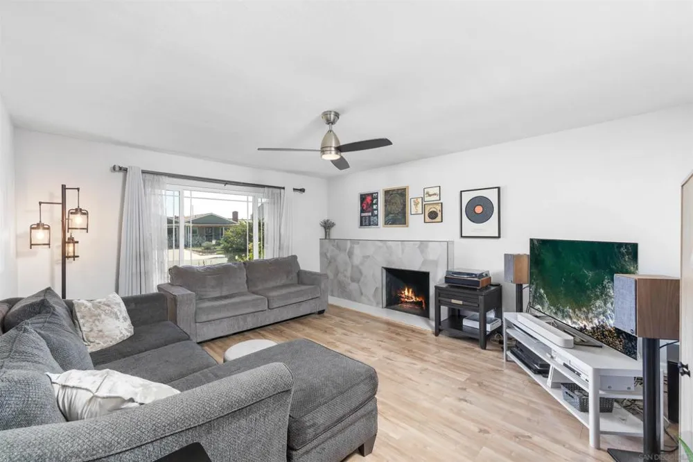 10056 Woodpark Santee, CA 92071