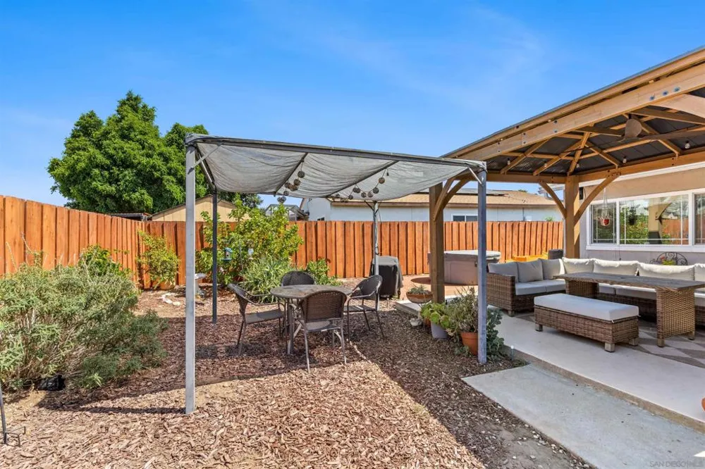 10056 Woodpark Santee, CA 92071