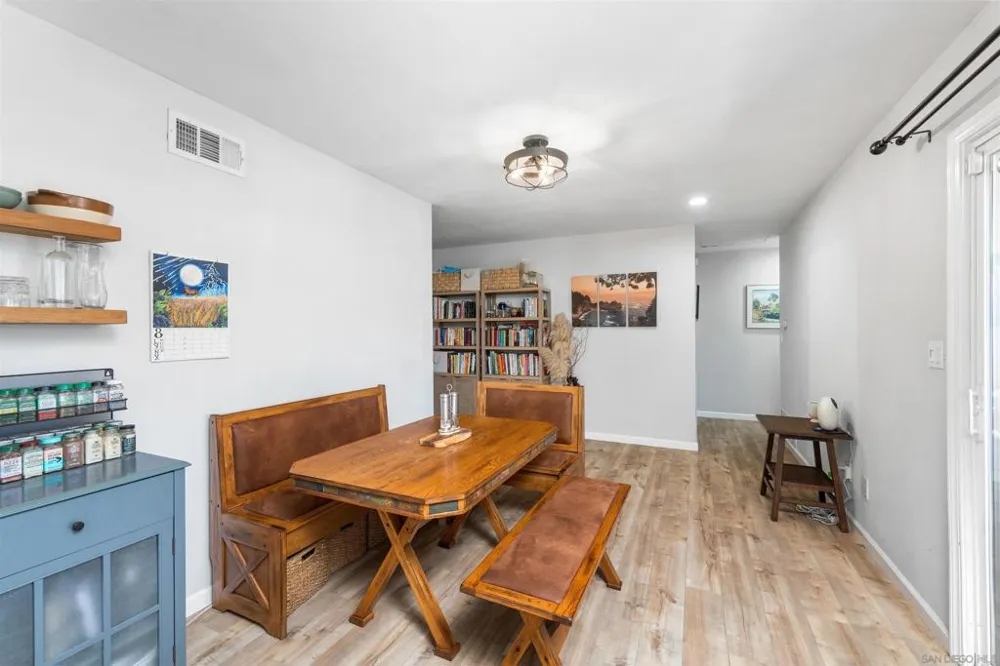 10056 Woodpark Santee, CA 92071