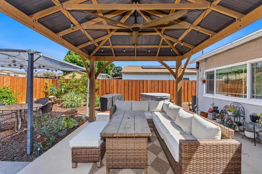 10056 Woodpark Santee, CA 92071