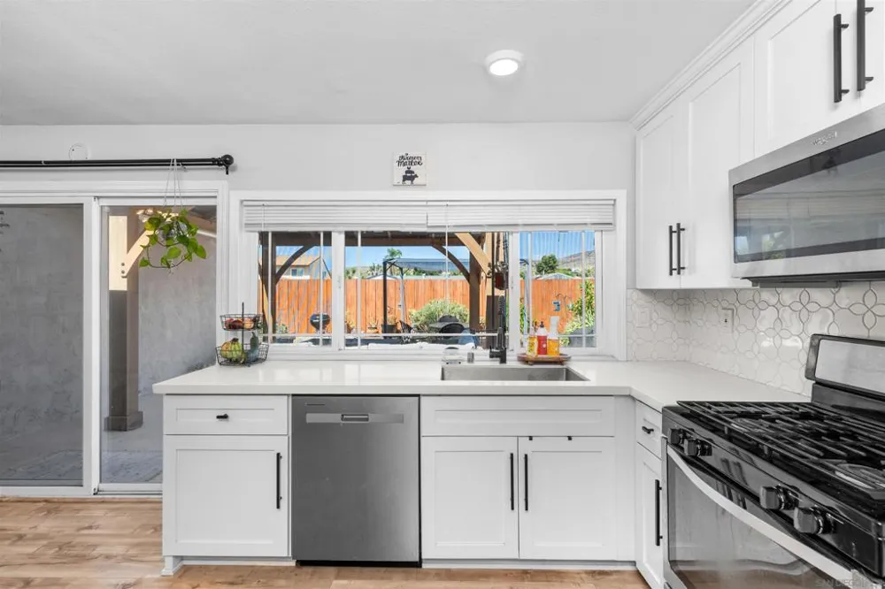 10056 Woodpark Santee, CA 92071