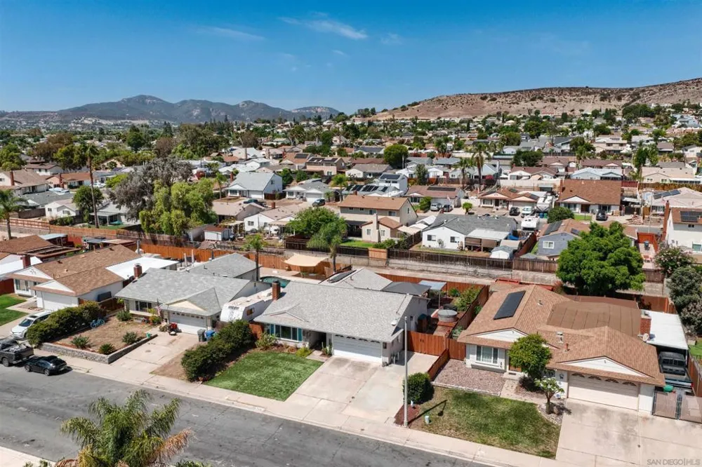 10056 Woodpark Santee, CA 92071