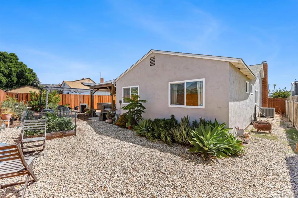 10056 Woodpark Santee, CA 92071