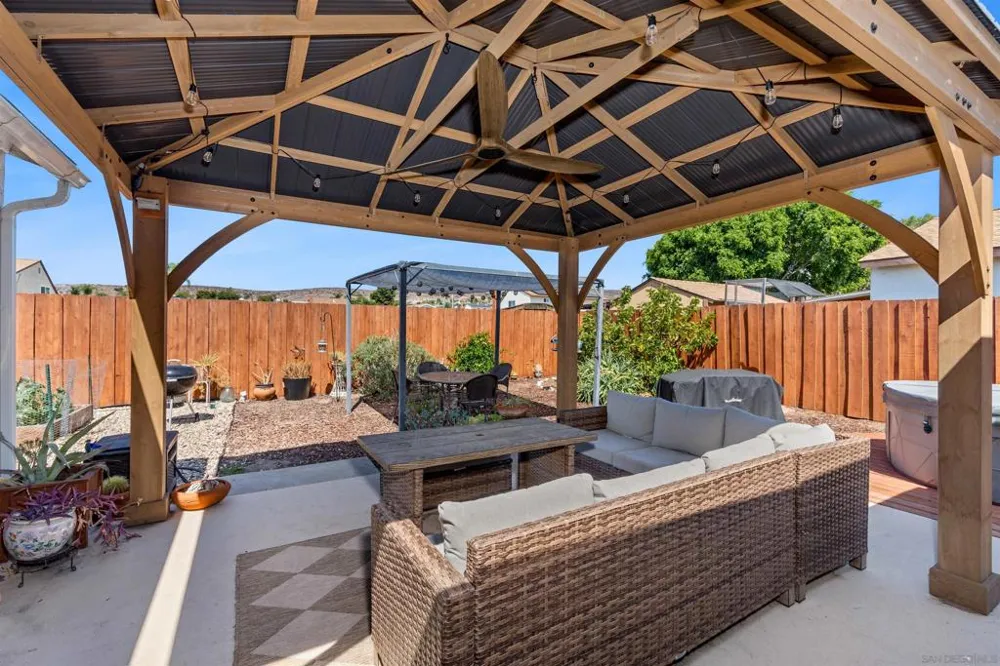 10056 Woodpark Santee, CA 92071