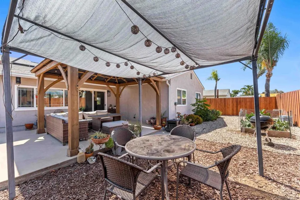 10056 Woodpark Santee, CA 92071