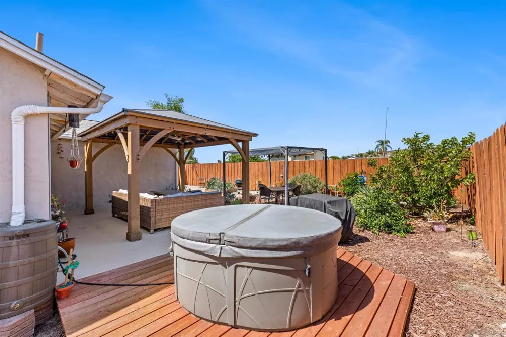 10056 Woodpark Santee, CA 92071