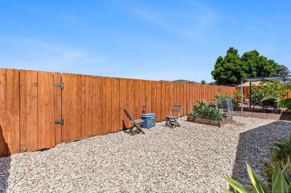 10056 Woodpark Santee, CA 92071