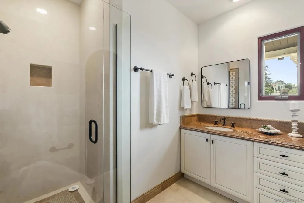 1745 Amalfi St La Jolla, CA 92037