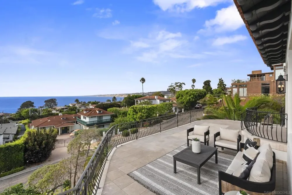 1745 Amalfi St La Jolla, CA 92037