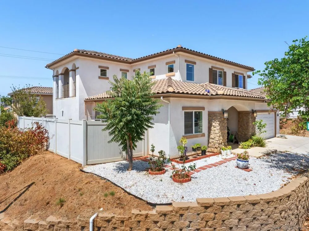 1675 Felicita Escondido, CA 92025