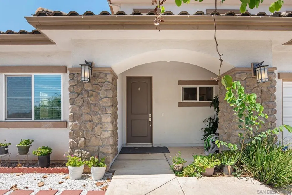 1675 Felicita Escondido, CA 92025