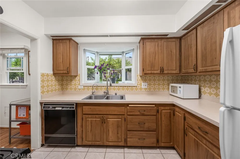 1300 South Date Avenue Alhambra, CA 91803
