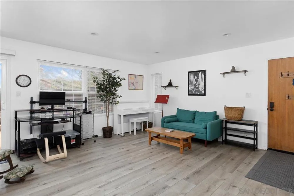 1651 S Juniper St #242 Escondido, CA 92025
