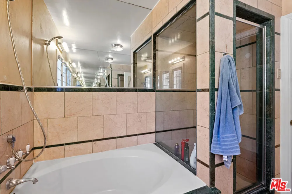 10530 Kinnard Avenue Los Angeles, CA 90024