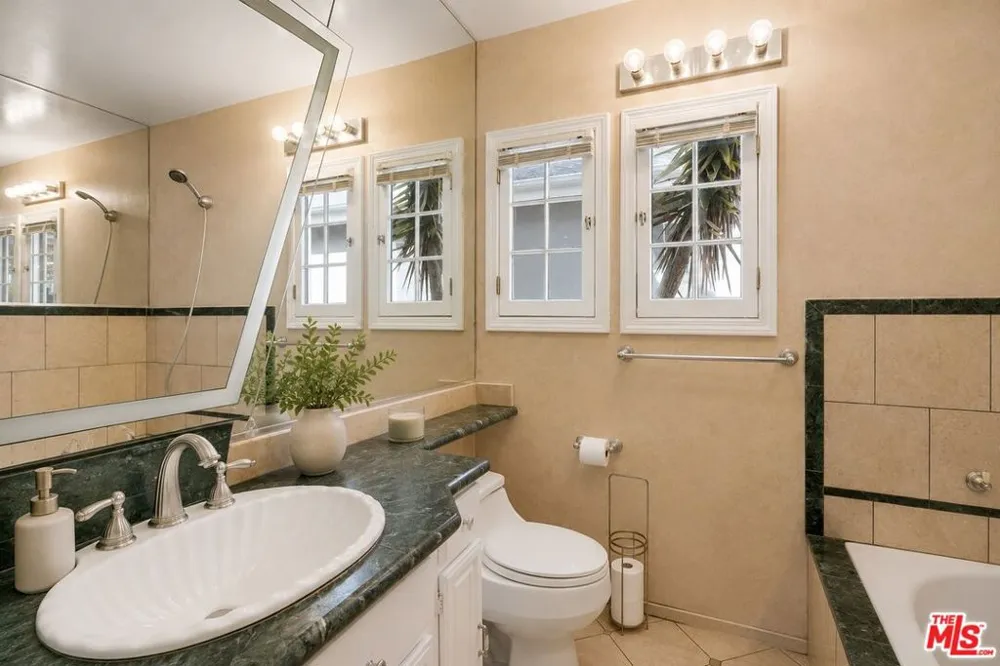 10530 Kinnard Avenue Los Angeles, CA 90024