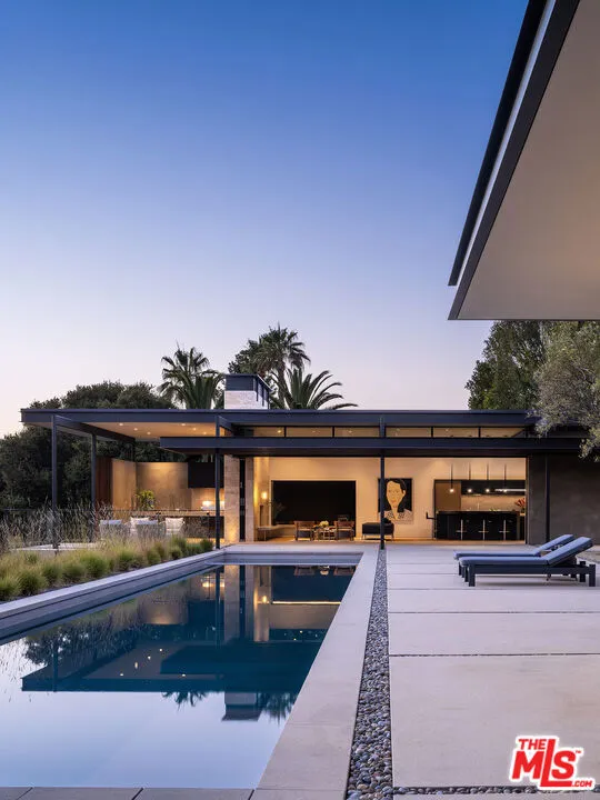 1045 Via Tranquila Santa Barbara, CA 93110