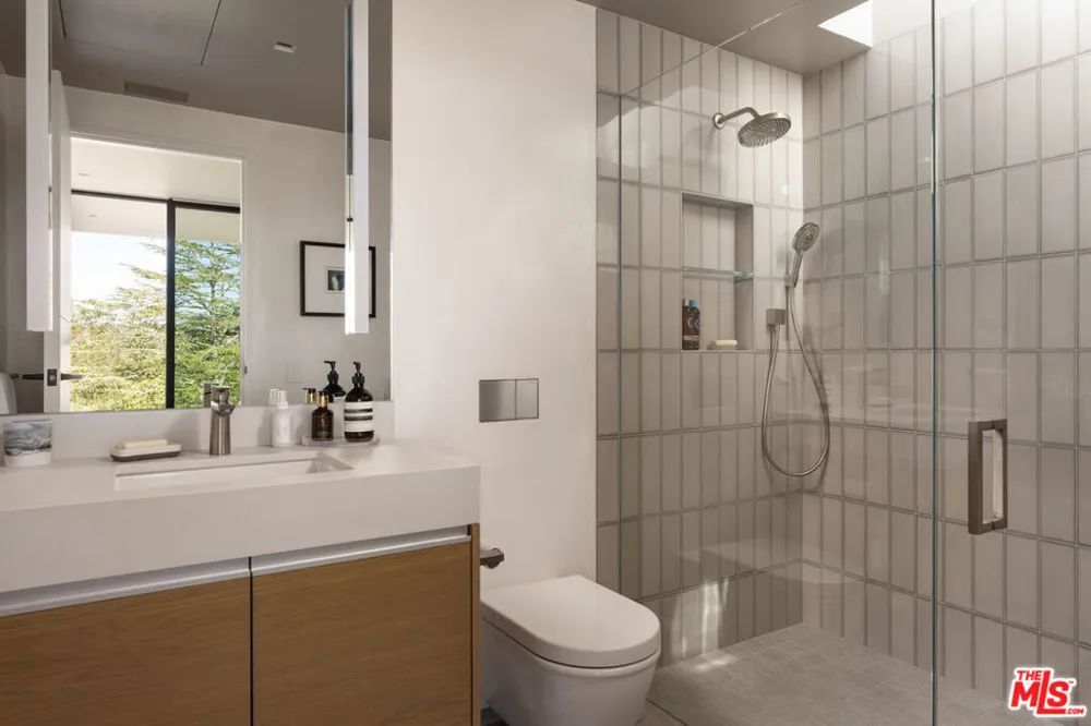 1045 Via Tranquila Santa Barbara, CA 93110