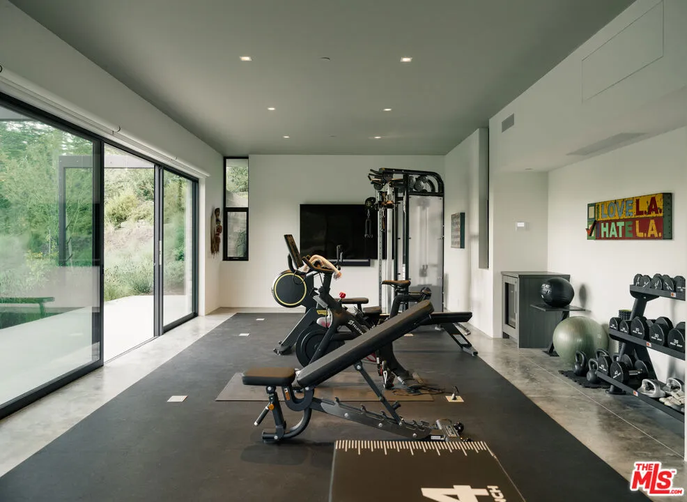 1045 Via Tranquila Santa Barbara, CA 93110