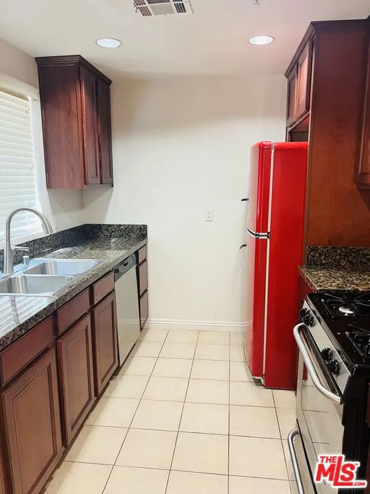 5719 Camellia Avenue #109 North Hollywood, CA 91601