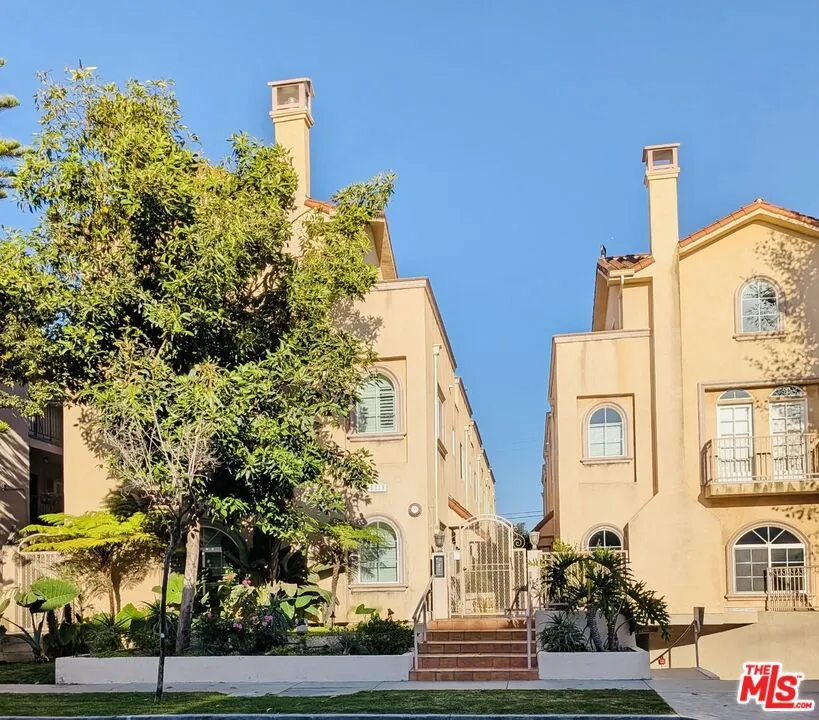 5719 Camellia Avenue #109 North Hollywood, CA 91601