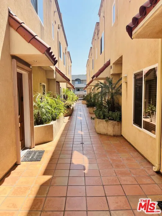 5719 Camellia Avenue #109 North Hollywood, CA 91601