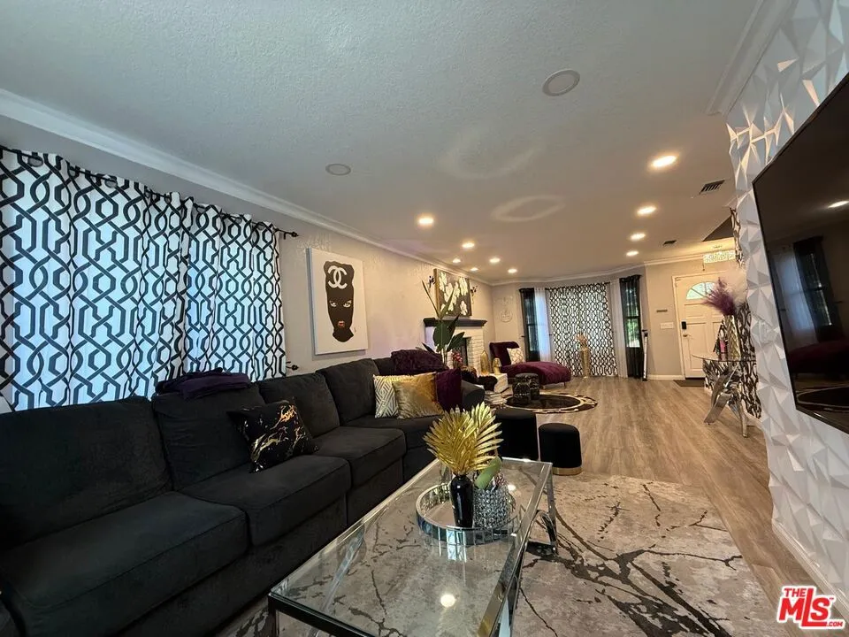 8020 Cora Street Sunland, CA 91040