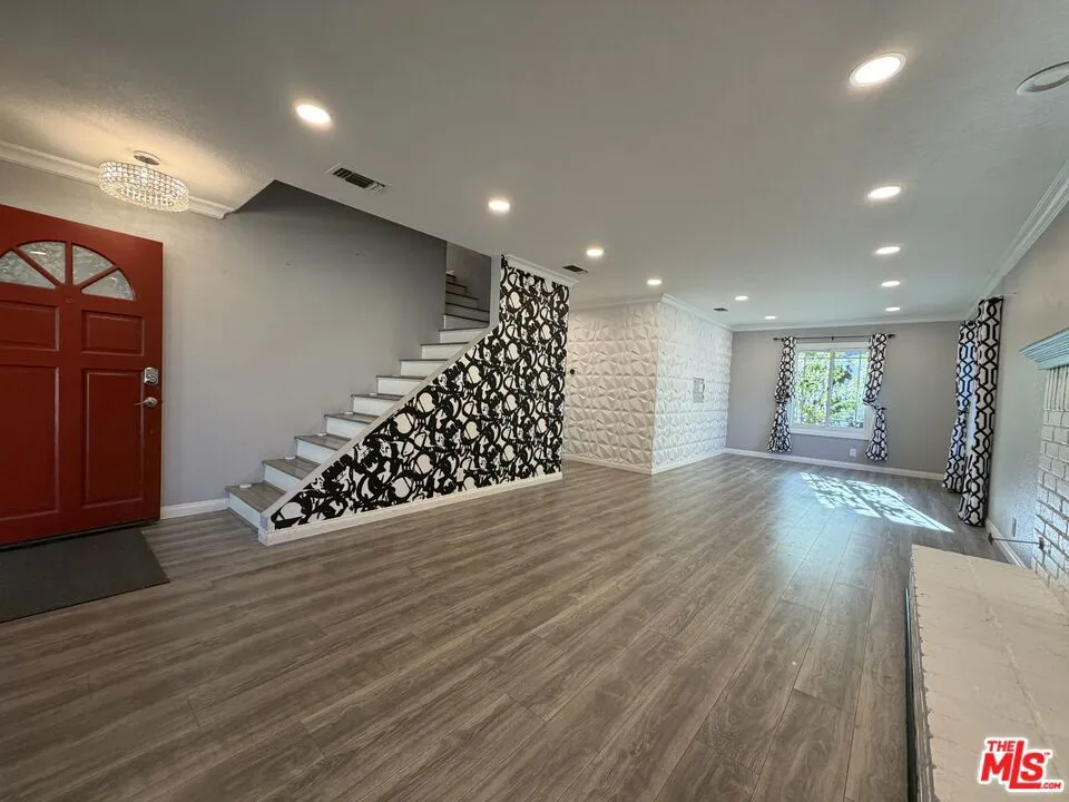 8020 Cora Street Sunland, CA 91040