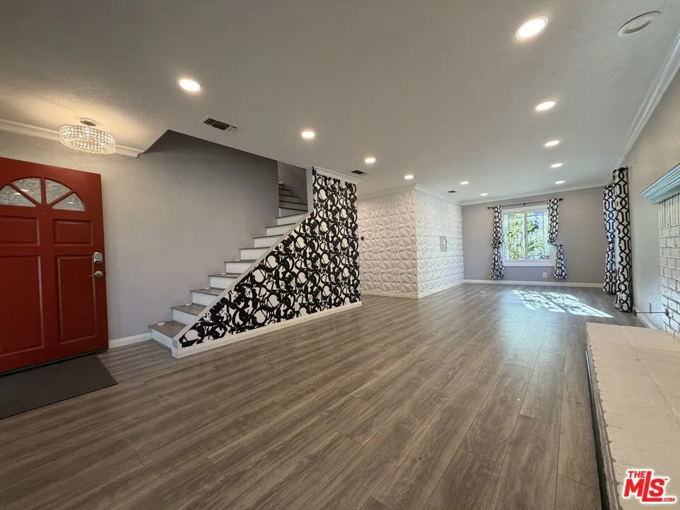 8020 Cora Street Sunland, CA 91040
