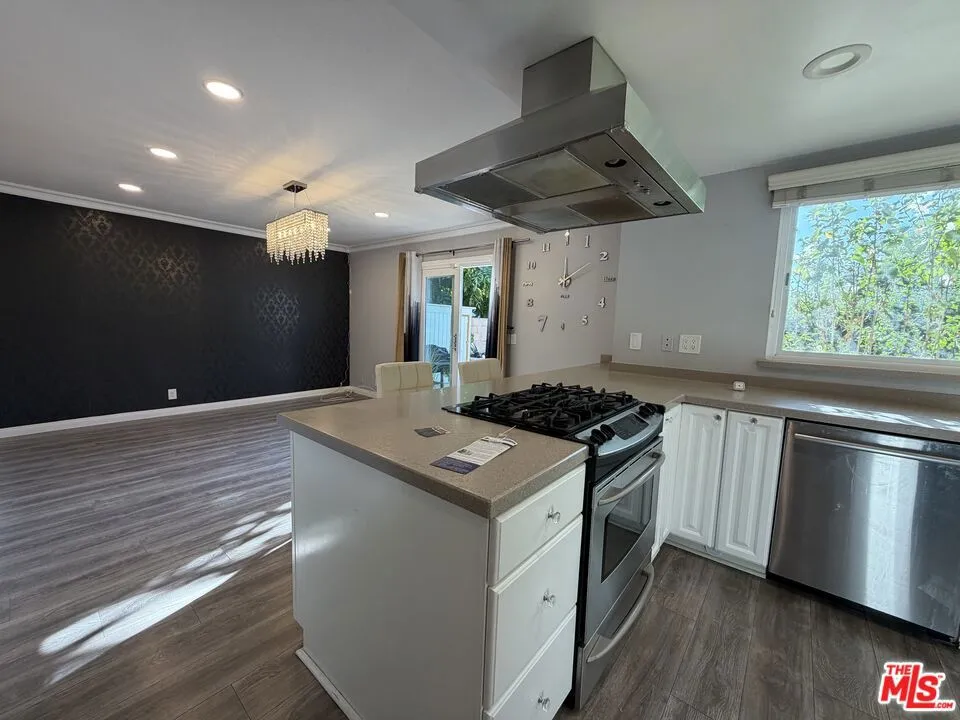 8020 Cora Street Sunland, CA 91040
