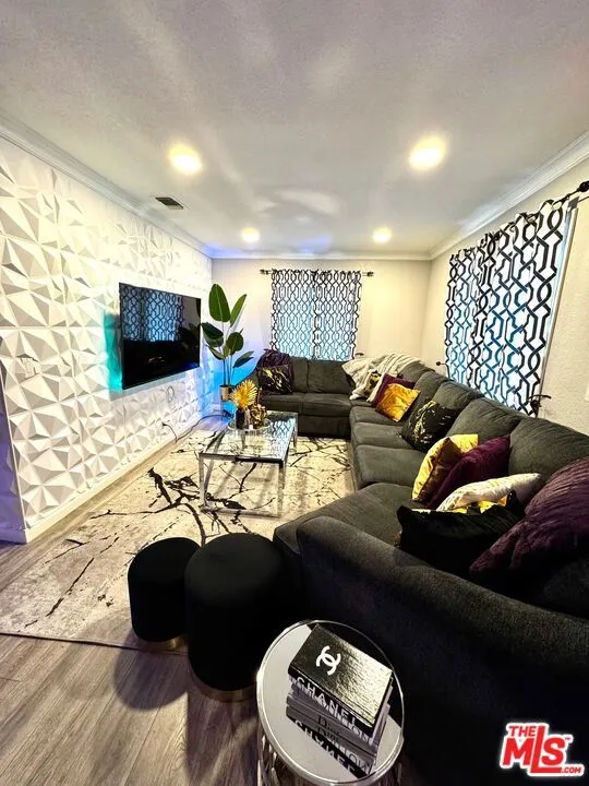 8020 Cora Street Sunland, CA 91040
