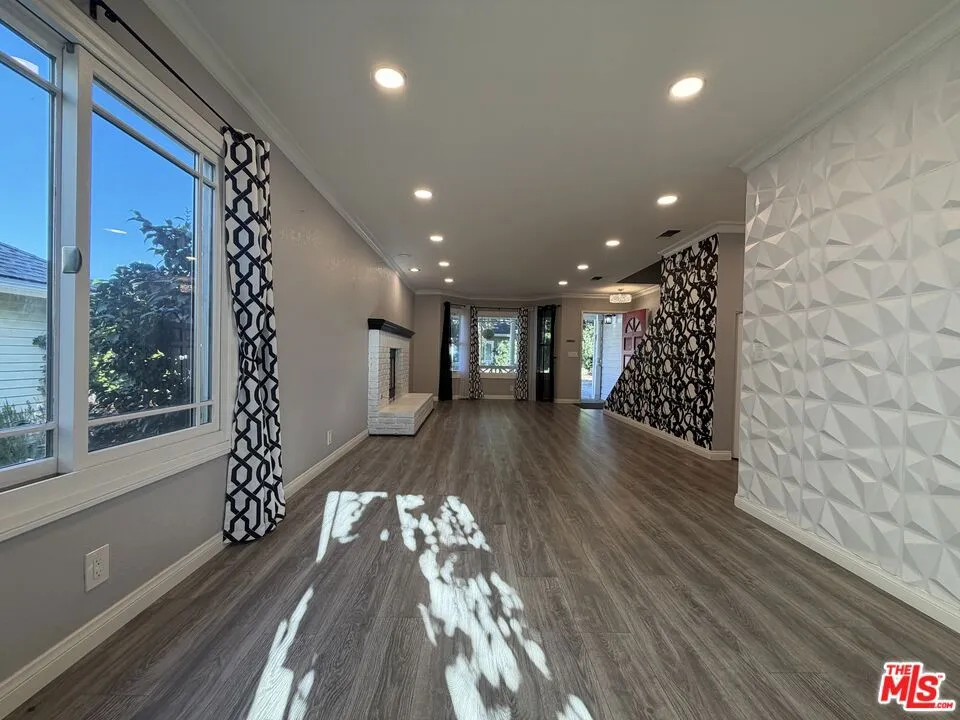 8020 Cora Street Sunland, CA 91040
